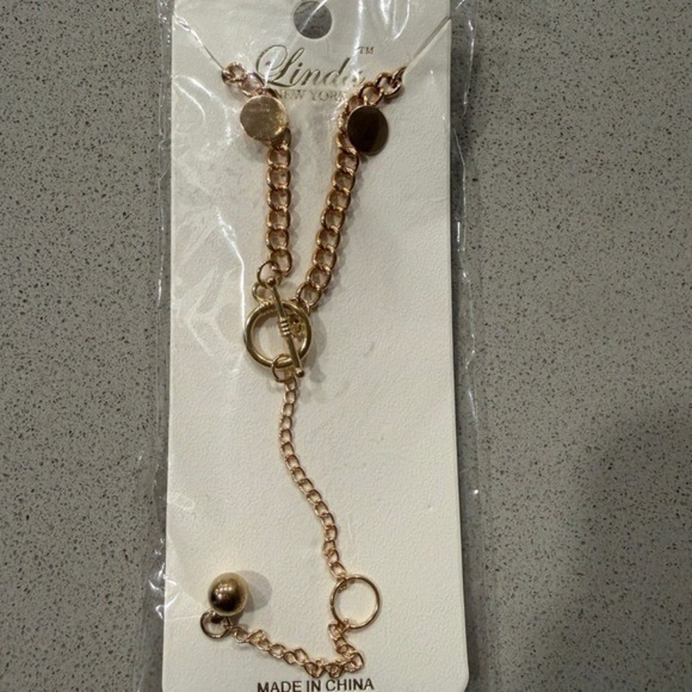 Linde New York Gold Tone Toggle Clasp Chain‎ Necklace